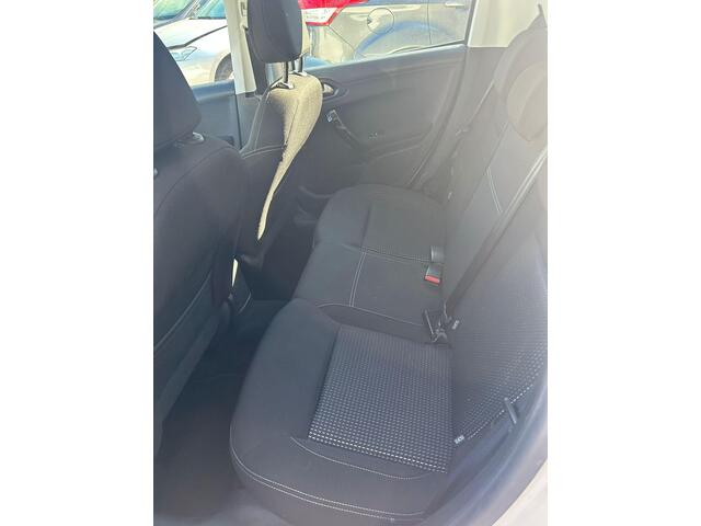 Peugeot 208 1.2 PureTech Blue Lease Executive Clima, PDC achter