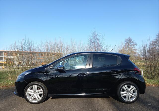 Peugeot 208 1.2 PureTech Signature