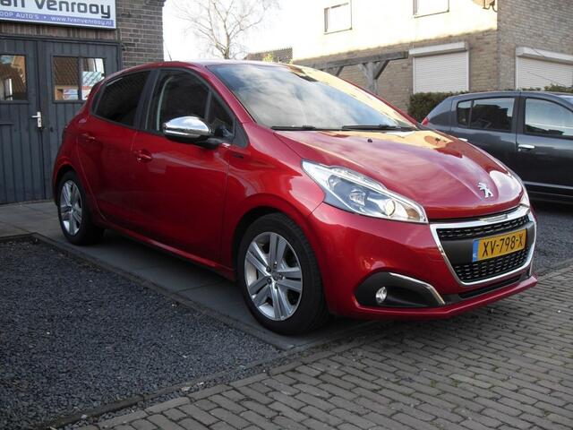 Peugeot 208 1.2 PureTech Signature, 5Drs. Dealer onderouden
