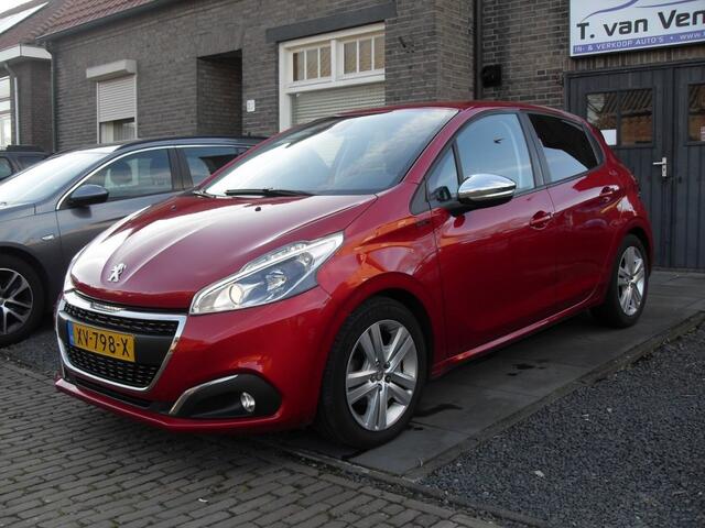 Peugeot 208 1.2 PureTech Signature, 5Drs. Dealer onderouden