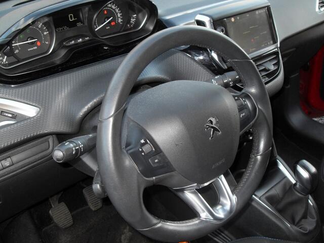 Peugeot 208 1.2 PureTech Signature, 5Drs. Dealer onderouden
