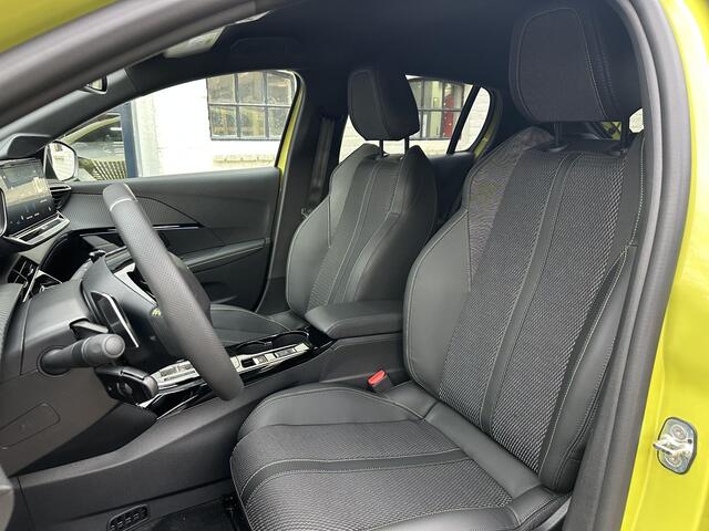Peugeot 208 1.2 Hybrid GT Automaat | Nieuwe Auto | Meest Complete Uitvoering | 360 Graden Camera | Navigatie | Keyless Entry & Start | Full LED Verlichting | Climate Control | 17" Lichtmetalen Velgen | Parkeersensoren V+A | Dakspoiler Zwart |