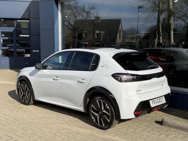 Peugeot 208 1.2 Hybrid 145 e-DCS6 GT Meest Complete Uitvoering! | Panoramadak | Alcantara Stoelen met Verwarming en Massage | Navigatie | Cruise Control | 360 Graden Camera | Full LED Verlichting | 17" Lichtmetalen Velgen | Parkeersensoren V+A |