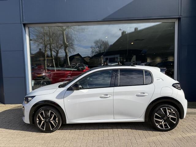 Peugeot 208 1.2 Hybrid 145 e-DCS6 GT Meest Complete Uitvoering! | Panoramadak | Alcantara Stoelen met Verwarming en Massage | Navigatie | Cruise Control | 360 Graden Camera | Full LED Verlichting | 17" Lichtmetalen Velgen | Parkeersensoren V+A |