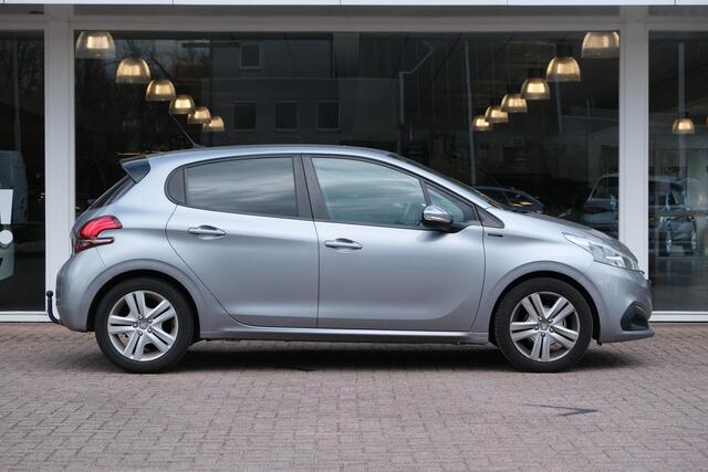 Peugeot 208 1.2 PureTech 110pk Signature | Navi | App Connect | Airco | Cruise | PDC | Trekhaak