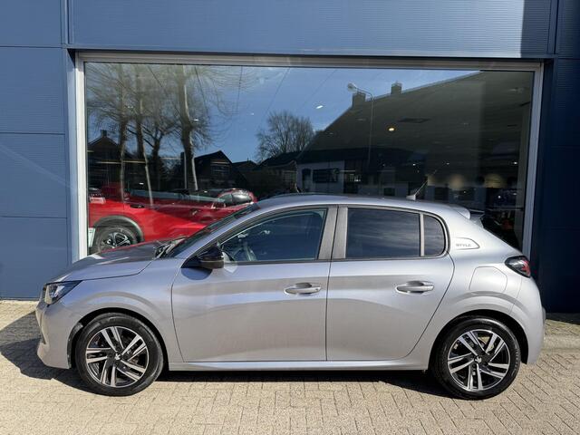Peugeot 208 1.2 Style | Navigatie | Camera | LED Koplampen | Touch Screen | Extra Getinte zijruiten achter | 16' Inch LM Velgen | Apple Carplay | Cruise Control | Airco.