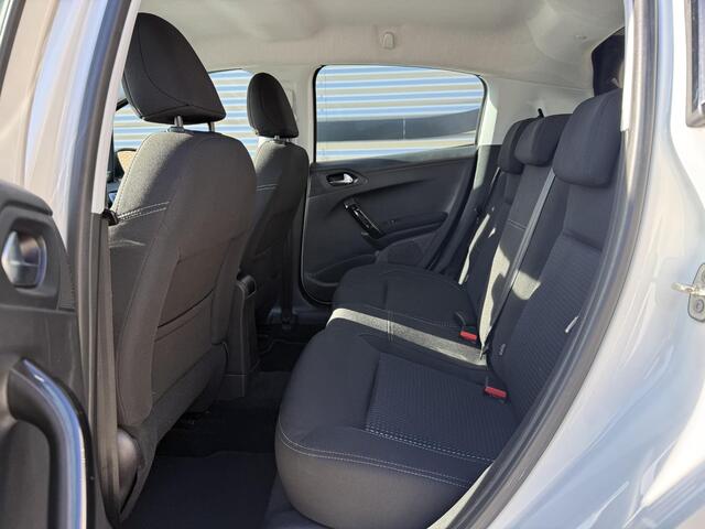 Peugeot 208 1.2 PureTech Blue Lease Executive 2e Eigenaar|Navi|Clima|Cruise|PDC|Carplay|N.A.P|APK tot 09-2026