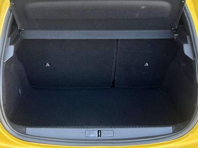 Peugeot 208 1.2 PureTech Allure | Parkeercamera/-sensoren | Navigatie | Cruise Control | Climate Control | Full LED | Apple Carplay/Android Auto | DAB | Lichtmetalen velgen |