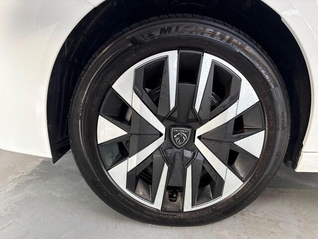 Peugeot 208 Style 1.2 Hybrid 110PK e-DCS6 Automaat Parkeersensoren Achter, Apple Carplay, Android Auto, Cruise Control, Airco