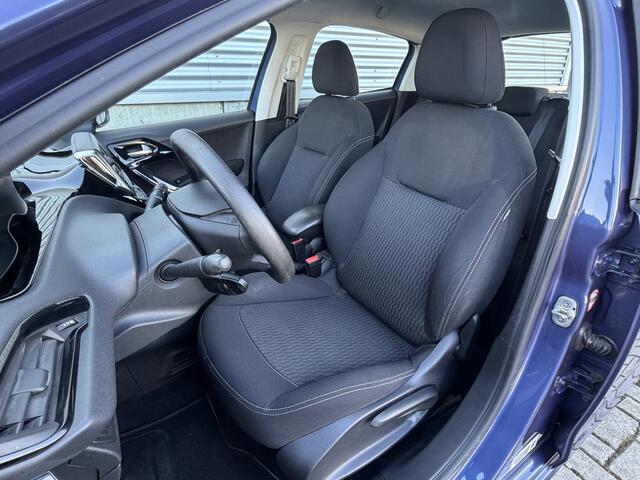 Peugeot 208 1.2 PureTech Blue Lion 5 deurs [ Fm navi,apple carplay,airco,cruise,pdc ]