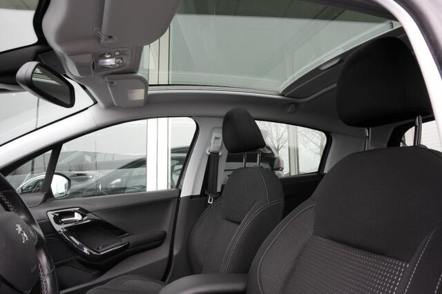 Peugeot 208 1.2 PURETECH, PANO, AUTOMAAT. CAMERA,ALL IN PRIJS
