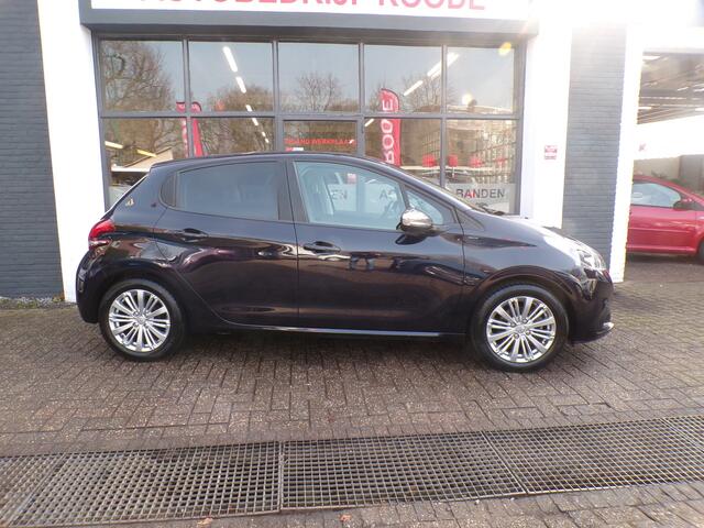 Peugeot 208 1.2 5-Drs PureTech Signature NAVIGATIE,LMV!