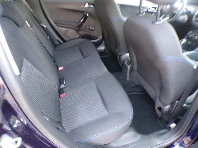 Peugeot 208 1.2 5-Drs PureTech Signature NAVIGATIE,LMV!