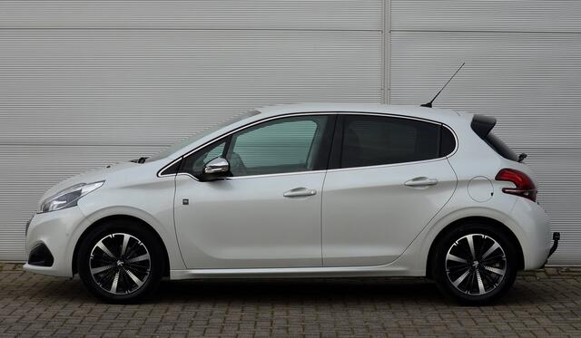 Peugeot 208 1.2 A/T TECH EDITION | AUTOMAAT | CLIMATE | TREKHAAK | CAMERA | 5-DEURS | ALL IN RIJKLAARPRIJS