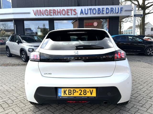 Peugeot 208 Benzine 5-deurs * Style Edition * * Navigatie * Airco * L.M. Velgen * Parkeersensoren * Apple Carplay / Android Auto * Cruise Control * Leder Stuurwiel * Vingerhoets; Vierde Generatie Eersteklas Service. Al meer dan 100 jaar een begrip in de Brabantse Kem