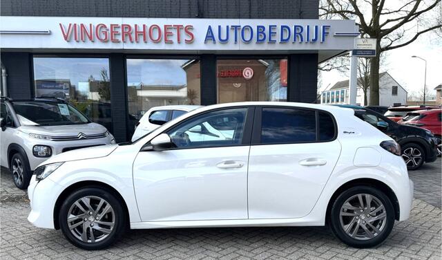 Peugeot 208 Benzine 5-deurs * Style Edition * * Navigatie * Airco * L.M. Velgen * Parkeersensoren * Apple Carplay / Android Auto * Cruise Control * Leder Stuurwiel * Vingerhoets; Vierde Generatie Eersteklas Service. Al meer dan 100 jaar een begrip in de Brabantse Kem