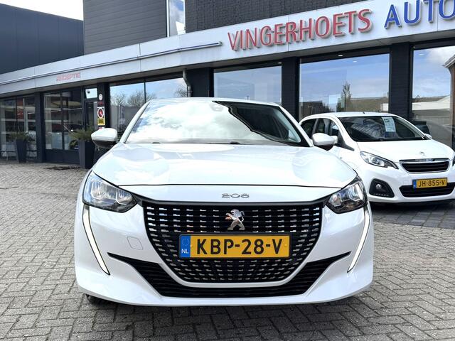 Peugeot 208 Benzine 5-deurs * Style Edition * * Navigatie * Airco * L.M. Velgen * Parkeersensoren * Apple Carplay / Android Auto * Cruise Control * Leder Stuurwiel * Vingerhoets; Vierde Generatie Eersteklas Service. Al meer dan 100 jaar een begrip in de Brabantse Kem