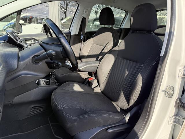 Peugeot 208 1.2 PureTech Allure | Navigatie | Climate Control | PDC | APK 29-04-2027 |