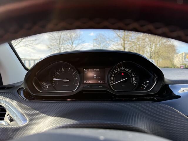 Peugeot 208 1.2 PureTech Allure | Navigatie | Climate Control | PDC | APK 29-04-2027 |