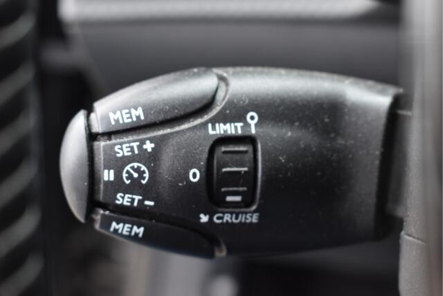 Peugeot 208 1.2 PureTech Allure 100pk Panoramadak, Camera, D.riem vervangen,