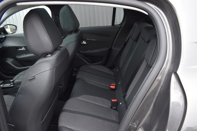 Peugeot 208 1.2 PureTech Allure 100pk Panoramadak, Camera, D.riem vervangen,