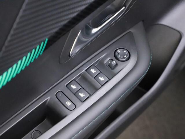 Peugeot 208 1.2 PureTech Allure Navigatie via App, Lage km-Stand!