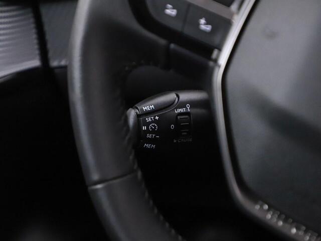 Peugeot 208 1.2 PureTech Allure Navigatie via App, Lage km-Stand!