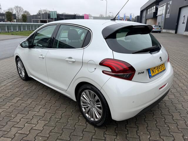 Peugeot 208 1.2 PURETECH ALLURE / NIEUWE D RIEM / VERSNELLINGSBAK