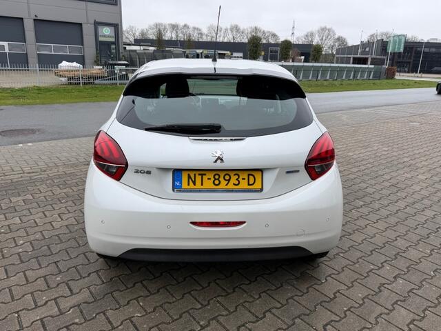 Peugeot 208 1.2 PURETECH ALLURE / NIEUWE D RIEM / VERSNELLINGSBAK