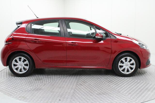 Peugeot 208 1.2 PureTech Blue Lion | trekhaak | airco | navi | carplay | pdc achter | cruise control | bluetooth telefoon