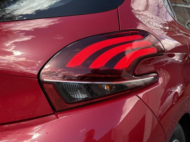 Peugeot 208 1.2 PureTech Allure - Navigatie - Trekhaak - Climate Controle - Apple Carplay & Android Auto