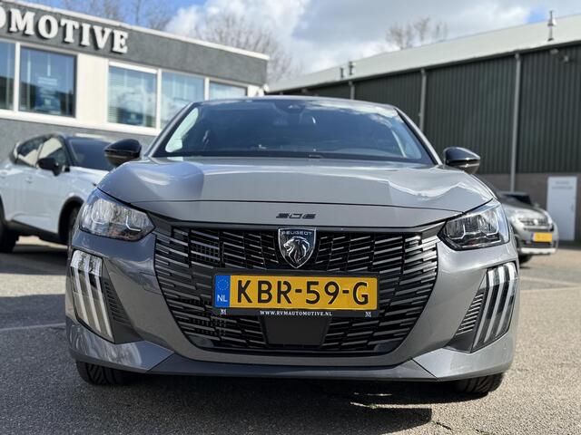 Peugeot 208 1.2 Hybrid 110 e-DCS6 Allure VAN ¤25.900,- NU VOOR SLECHTS ¤22.877,- Uw LENTEVOORDEEL ¤3.023,-FABRIEKSGARANTIE t/m 03-2027 | TOPSTAAT! | KEYLESS ENTRY | APPLE CARPLAY-ANDROID AUTO| PARKEERSENSOREN VOOR EN ACHTER |