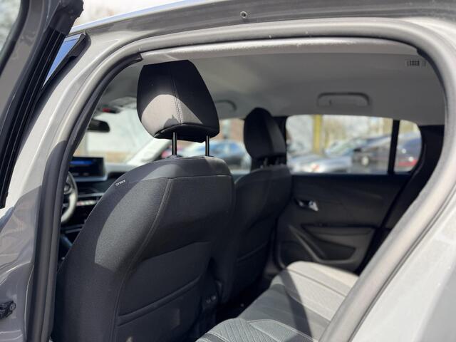 Peugeot 208 1.2 Hybrid 110 e-DCS6 Allure VAN ¤25.900,- NU VOOR SLECHTS ¤22.877,- Uw LENTEVOORDEEL ¤3.023,-FABRIEKSGARANTIE t/m 03-2027 | TOPSTAAT! | KEYLESS ENTRY | APPLE CARPLAY-ANDROID AUTO| PARKEERSENSOREN VOOR EN ACHTER |