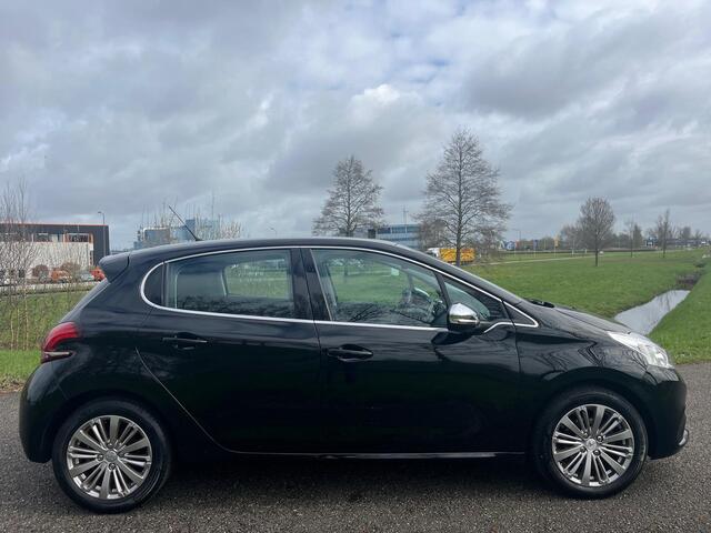 Peugeot 208 1.2 PureTech Blue Lease Allure