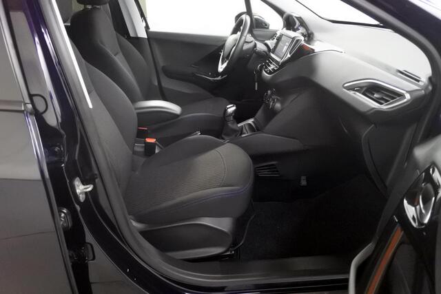 Peugeot 208 1.2 82pk Signature Connect Trekhaak NL NAP