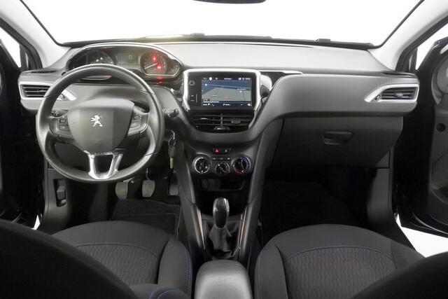 Peugeot 208 1.2 82pk Signature Connect Trekhaak NL NAP