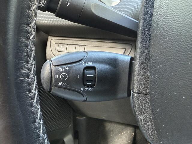 Peugeot 208 BWJ 2018 | 1.2T 111PK Tech Ed. AUTOMAAT | PANO DAK | CLIMA | NAVI | CAMERA A | CARPLAY | PRIVACY GLASS | PDC