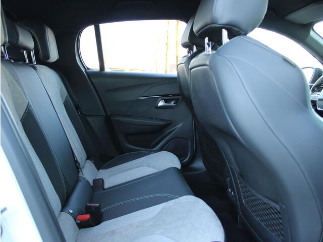 Peugeot 208 1.2 PureTech GT Pack | Navi / Camera / Climate