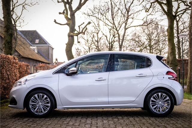 Peugeot 208 1.2 PureTech Allure Parelmoer Camera Navi 16"
