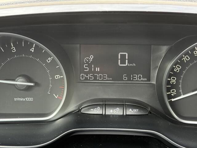 Peugeot 208 1.2 PureT. Signature- Carplay - NAP -