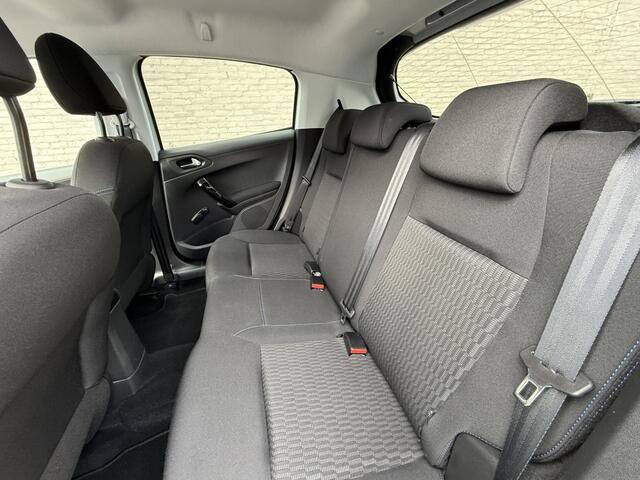 Peugeot 208 1.2 PureT. Signature- Carplay - NAP -
