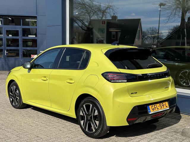 Peugeot 208 Hybrid 110 PK Allure | Automaat | Slechts 15.400 KM Gereden | Navigatie | Camera | Parkeersensoren V+A | Stoelverwarming | LED Verlichting | 16" Lichtmetalen Velgen | Half Lederen Bekleding | Digitaal Dashboard | Cruise Control | Climate Control |