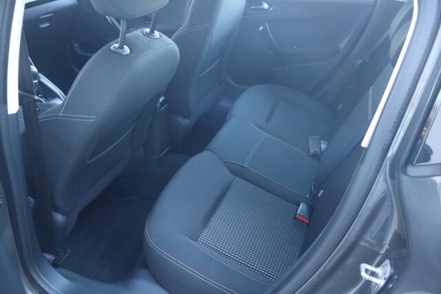 Peugeot 208 1.2 PureTech Allure NL-Auto!! Climate I Apple Carplay I Navigatie