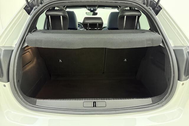 Peugeot 208 1.2 PureTech GT Pack 100 PK | Automaat | Panoramadak | Parkeersensor rondom | Alcantara bekleding | Camera | Mirror Screen | Adaptive Cruise Control | 1e eigenaar