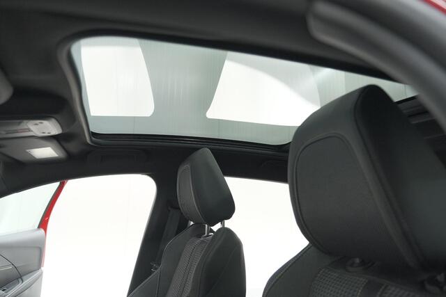 Peugeot 208 PureTech 130 EAT8 GT | Panoramadak | Camera | Apple Carplay | Stoelverwarming