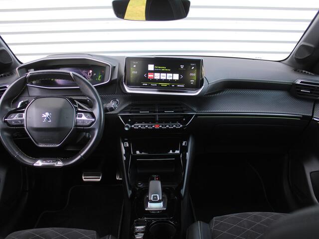 Peugeot 208 1.2 PureTech GT Pack | Stoelverwarming | Pano dak | Camera | Cruise adapt. | Dodehoek detectie | 17" LM | Navi | Clima | Leer/alcantara sportstoelen |