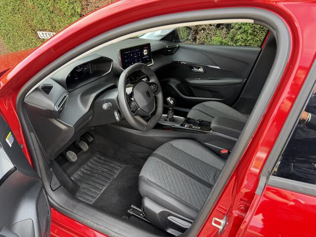 Peugeot 208 1.2 Turbo 100 PK Allure | Bouwjaar 2025 | Navigatie | 360 Graden Camera | LED Verlichting | Climate Control | Dode Hoek Detectie | Voor + Achter Parkeersensoren | 16" Lichtmetalen Velgen |