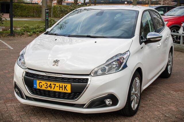 Peugeot 208 1.2 PureTech Signature | Handgeschakeld | Apple Carplay