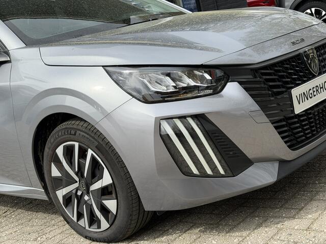 Peugeot 208 1.2 Hybrid 110 e-DCS6 Style * Automaat * * Navighatie & Spotify via Apple Carplay / Android Auto geheel dtaadloos * Airco * Cruise Control * Parkeersensoren * Vingerhoets; Vierde Generatie Eersteklas Service. Al meer dan 100 jaar een begrip in de Brabant