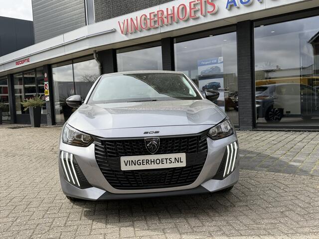 Peugeot 208 1.2 Hybrid 110 e-DCS6 Style * Automaat * * Navighatie & Spotify via Apple Carplay / Android Auto geheel dtaadloos * Airco * Cruise Control * Parkeersensoren * Vingerhoets; Vierde Generatie Eersteklas Service. Al meer dan 100 jaar een begrip in de Brabant